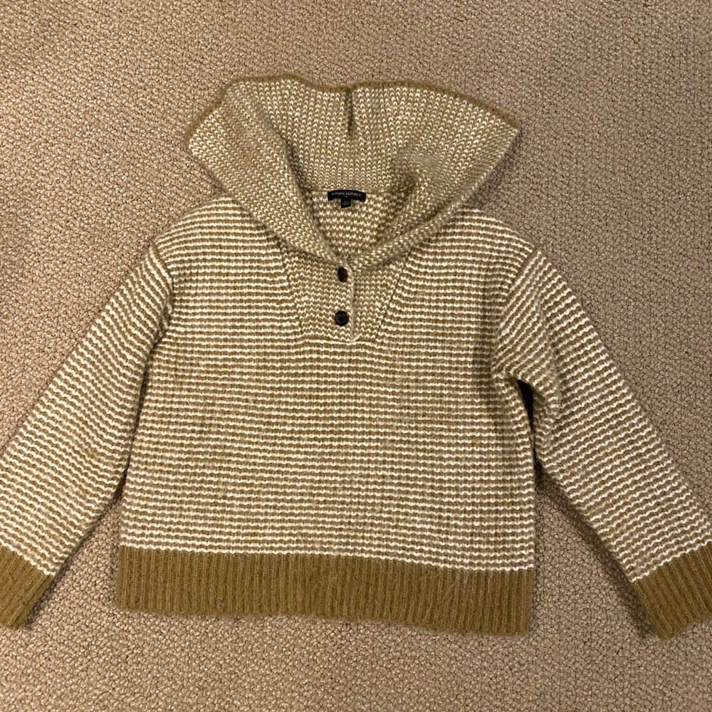 Banana Republic Cream and Tan Knit Sweater